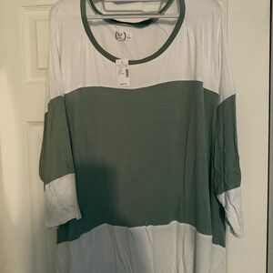 Maurices Green and White Long Sleeve Tee